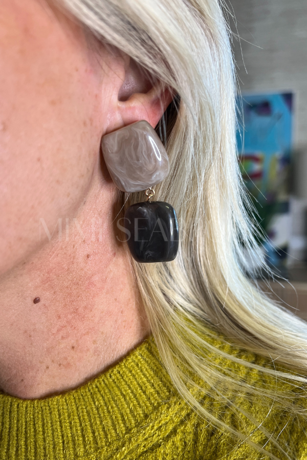 Grosse earrings, dark gray