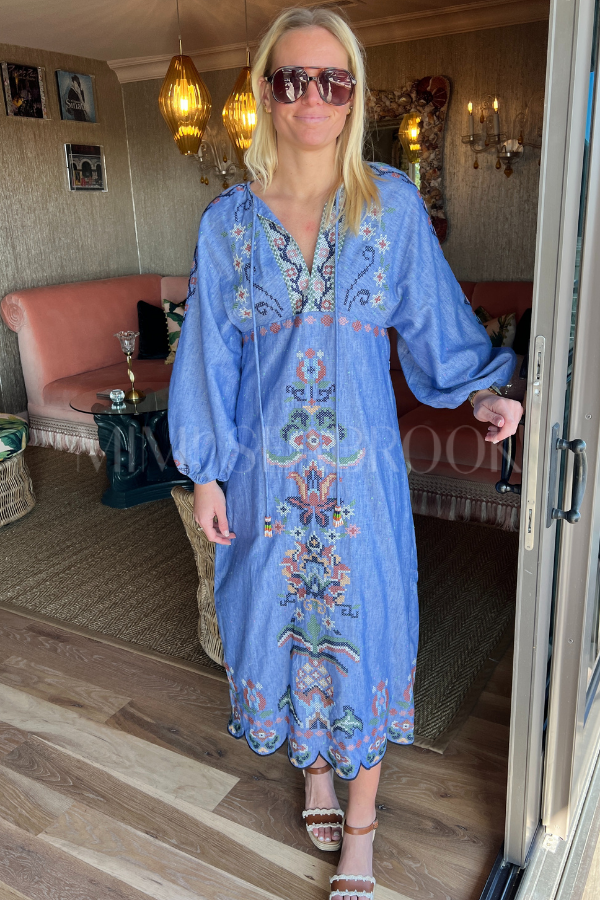 farm rio ana tapestry midi dress | Pink Elevate your wardrobe with this stunning blue dress featuring delicate floral embroidery that adds timeless elegance Farm Rio Garden Tapestry Embroidered
