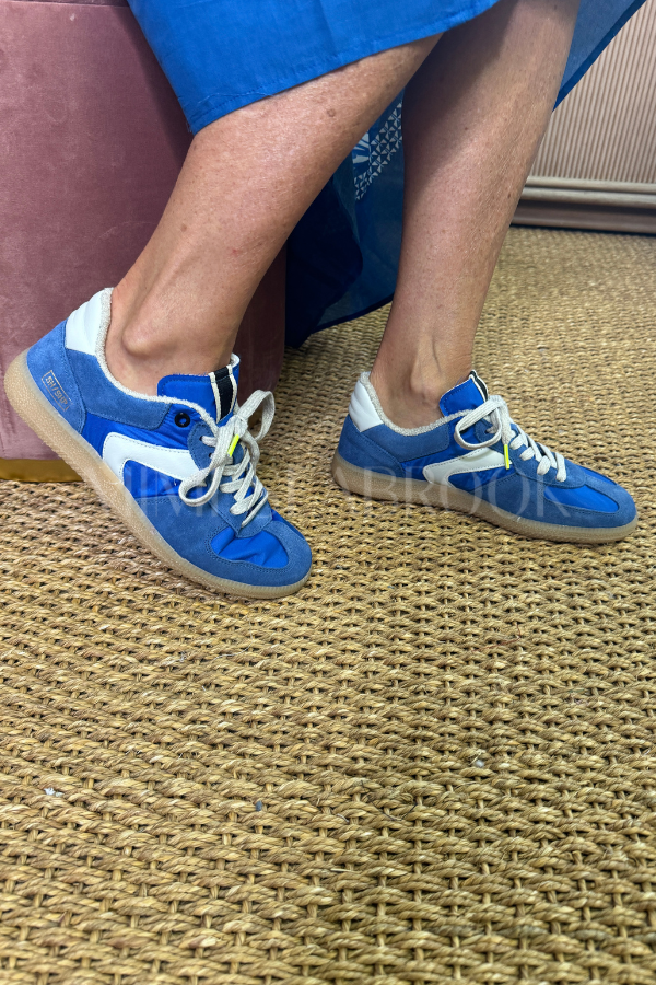 Jasmine Sneaker, blue suede