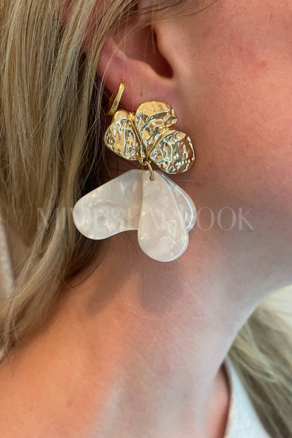 Larch earrings, white