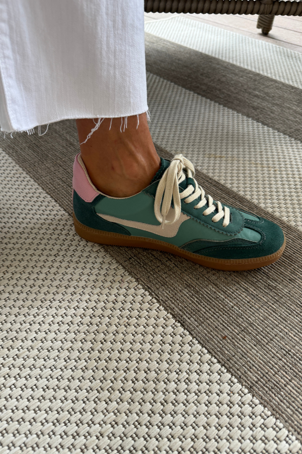 Notice sneakers, green suede by Dolce Vita