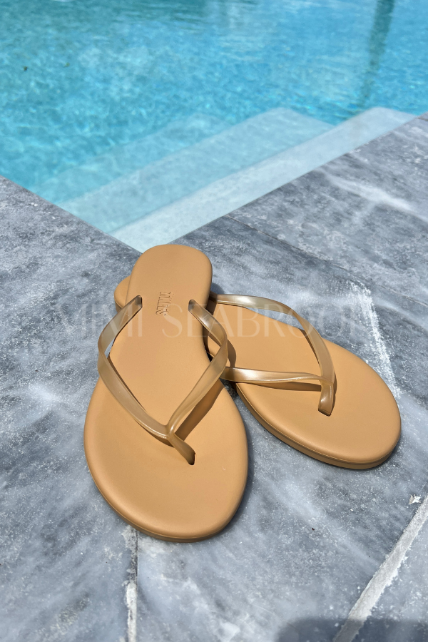 TKEEs Aqua flip flops, sand