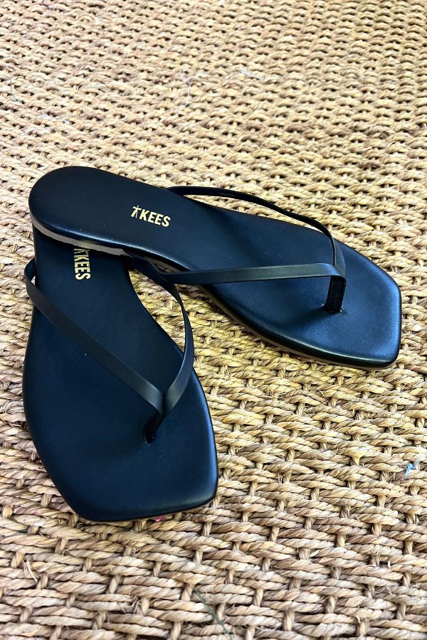 TKEEs Square Toe Lily flip flops, black